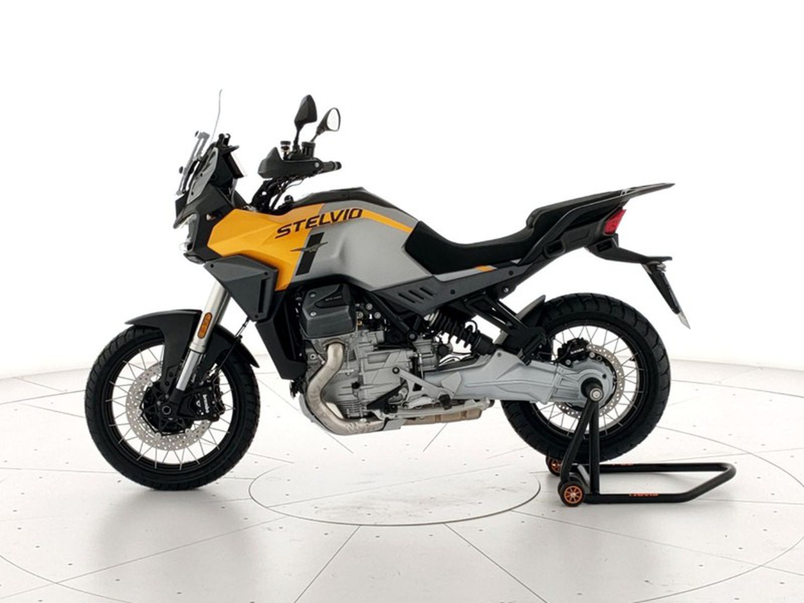 Moto Guzzi Stelvio E5+
