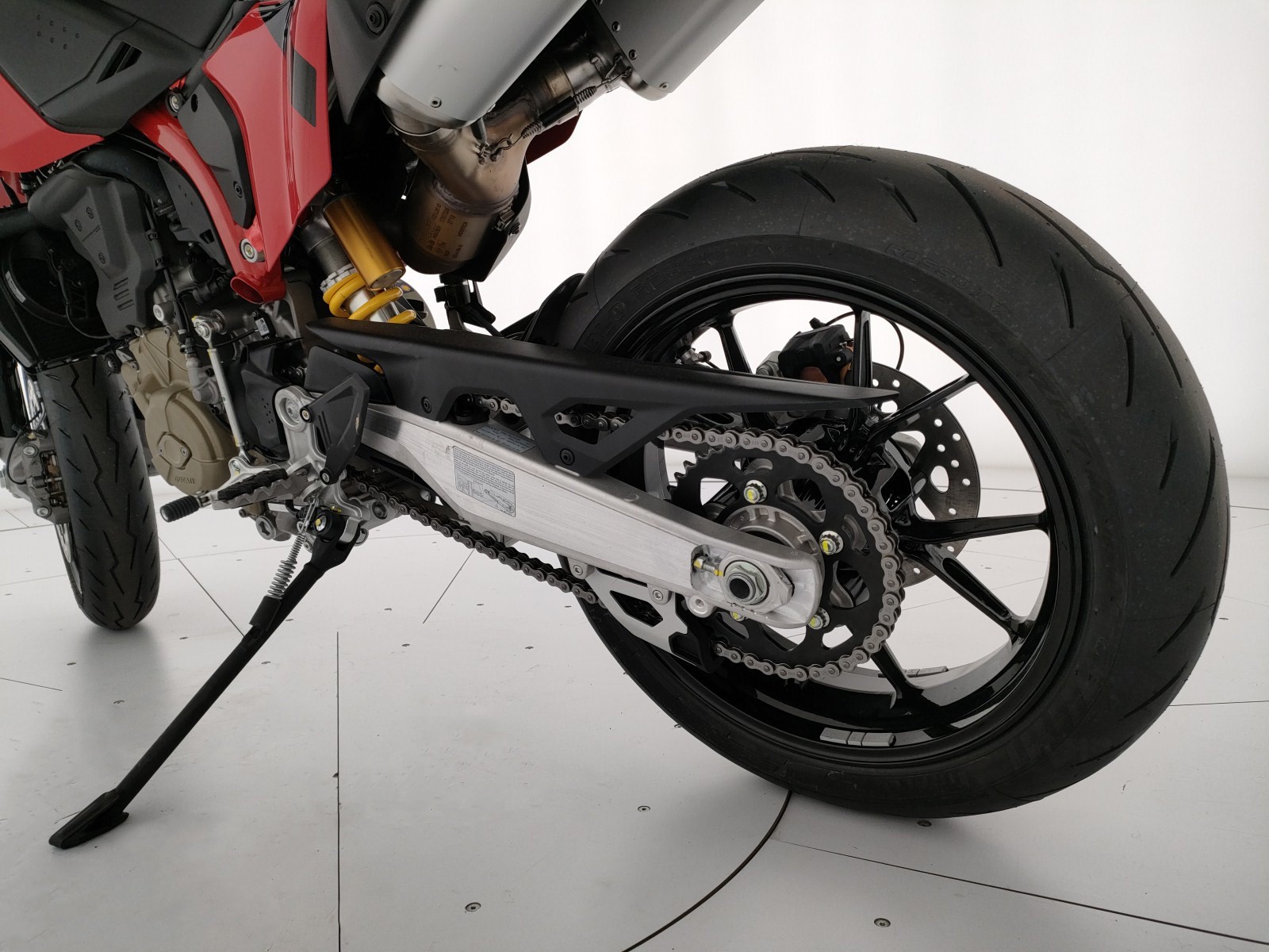 Ducati Hypermotard 698