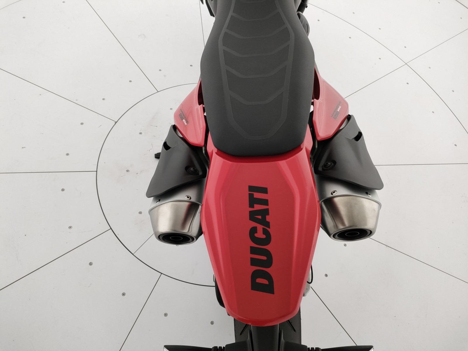 Ducati Hypermotard 698