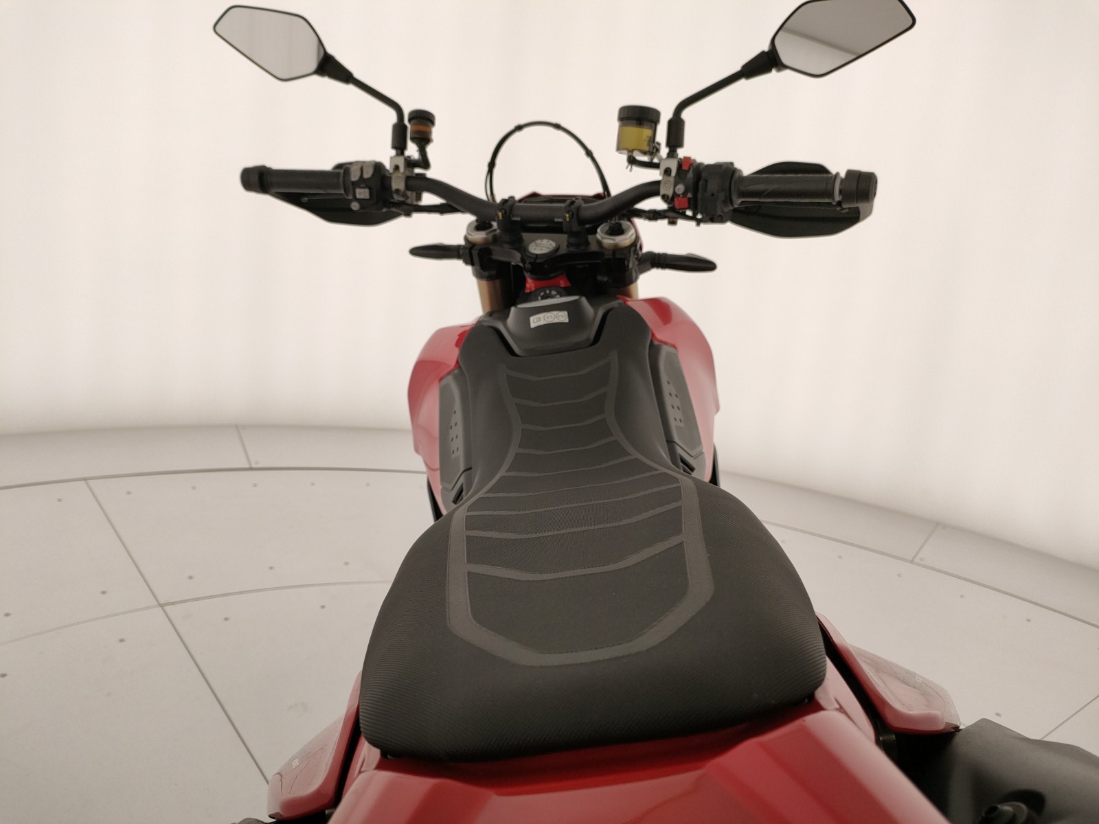 Ducati Hypermotard 698