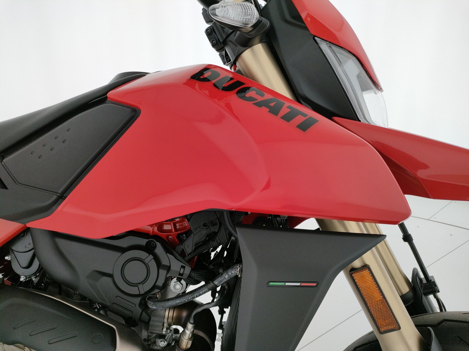 Ducati Hypermotard 698
