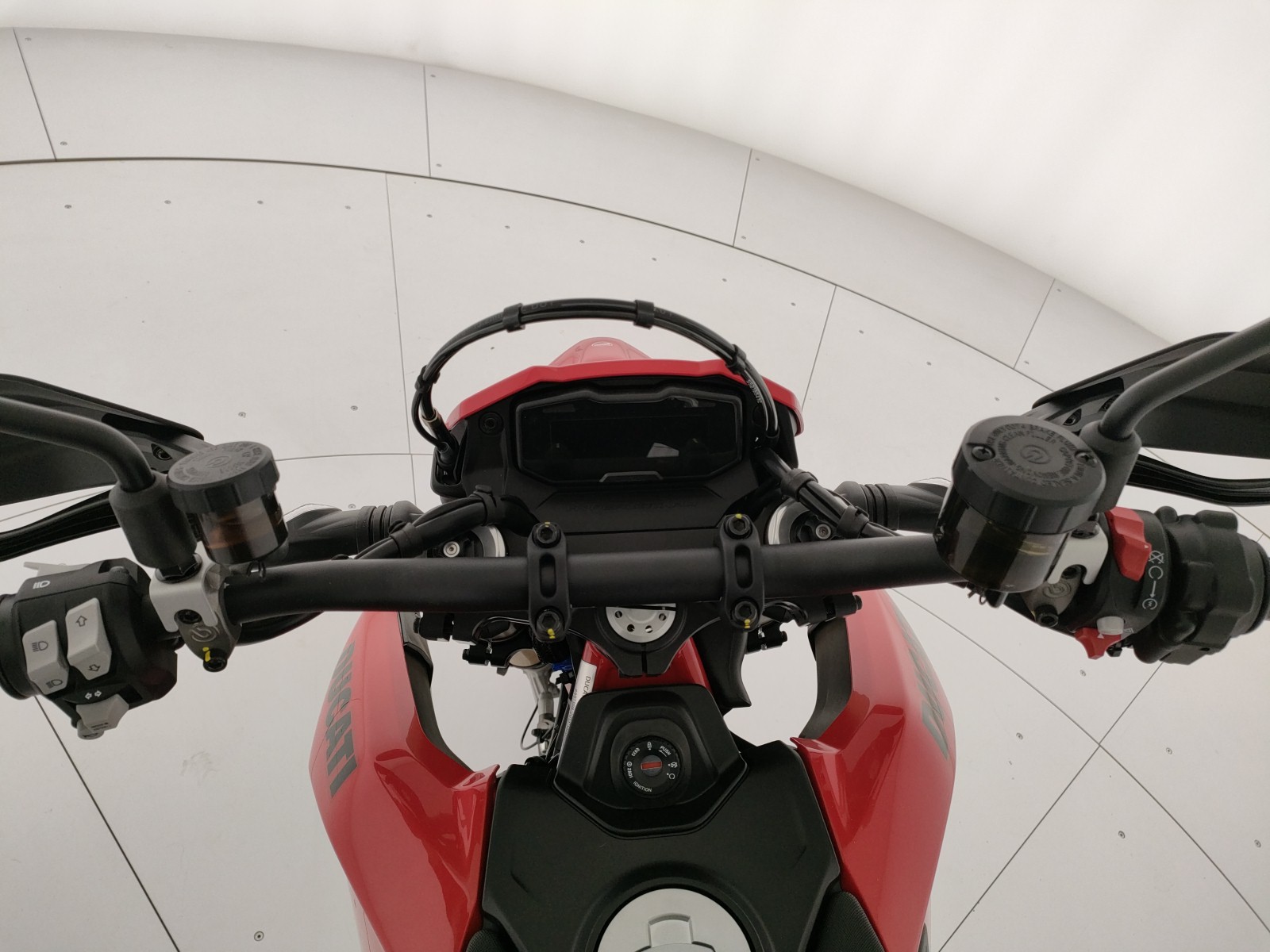 Ducati Hypermotard 698