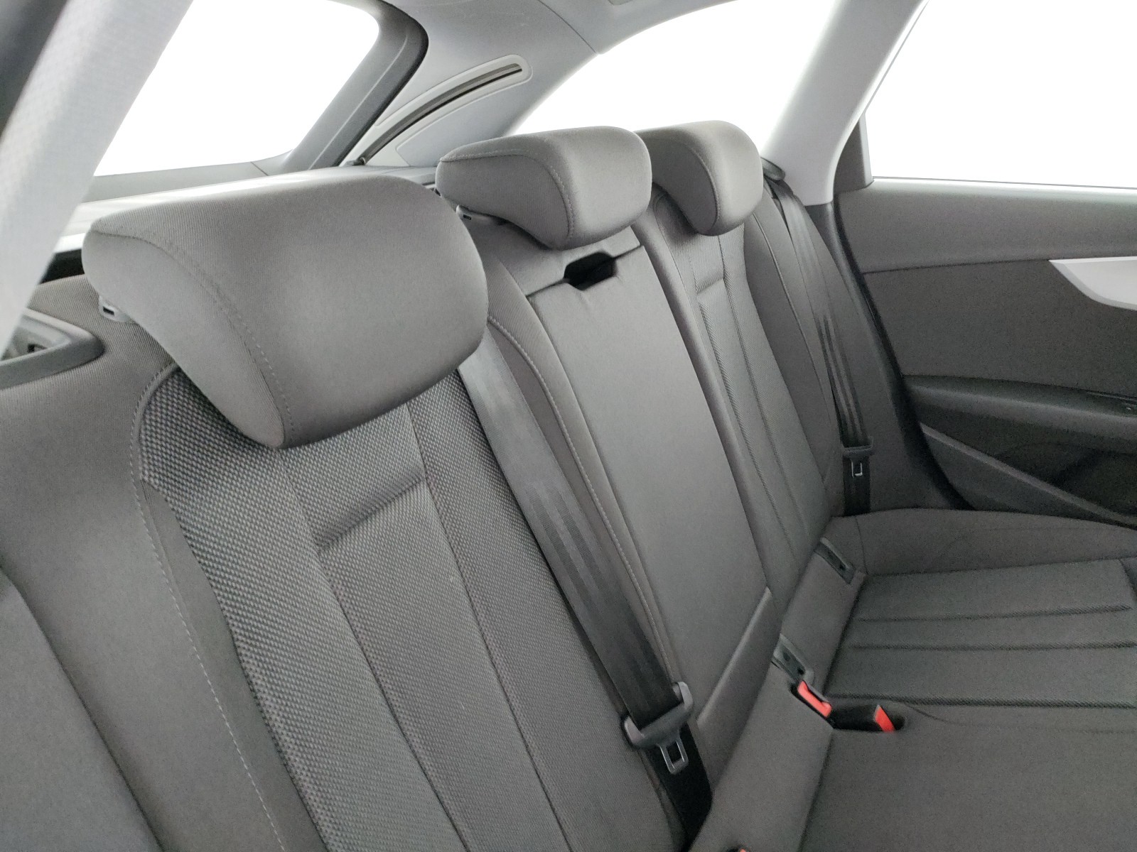 Audi A4 avant 30 2.0 tdi mhev business advanced 136cv s-tronic