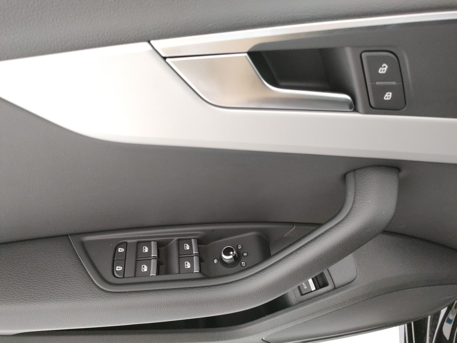 Audi A4 avant 40 2.0 tdi mhev business advanced quattro 204cv s-tronic