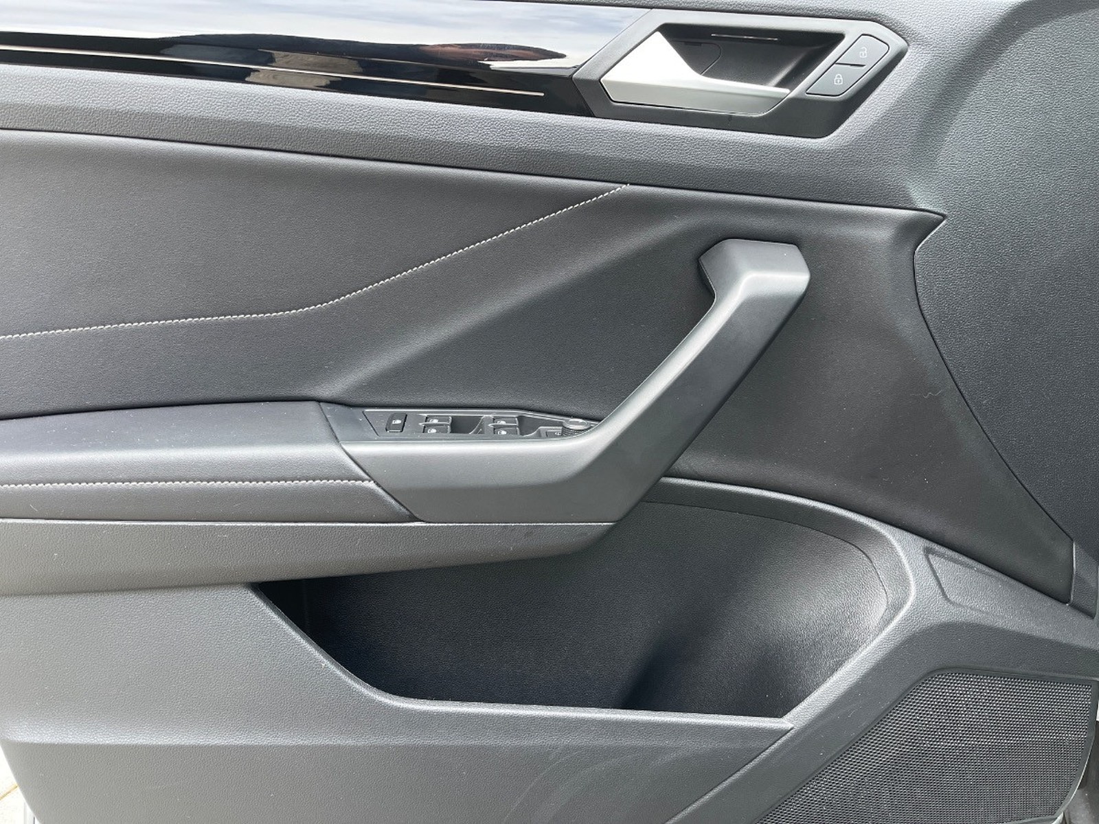 Volkswagen T-Roc 1.0 tsi r-line 110cv