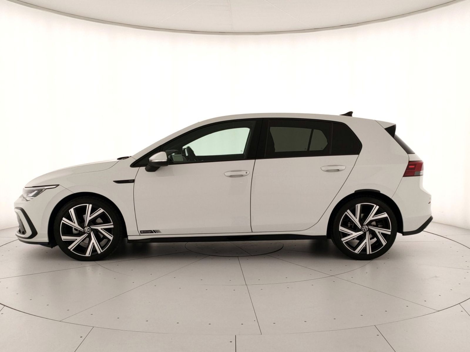 Volkswagen Golf 2.0 tdi r-line 150cv dsg