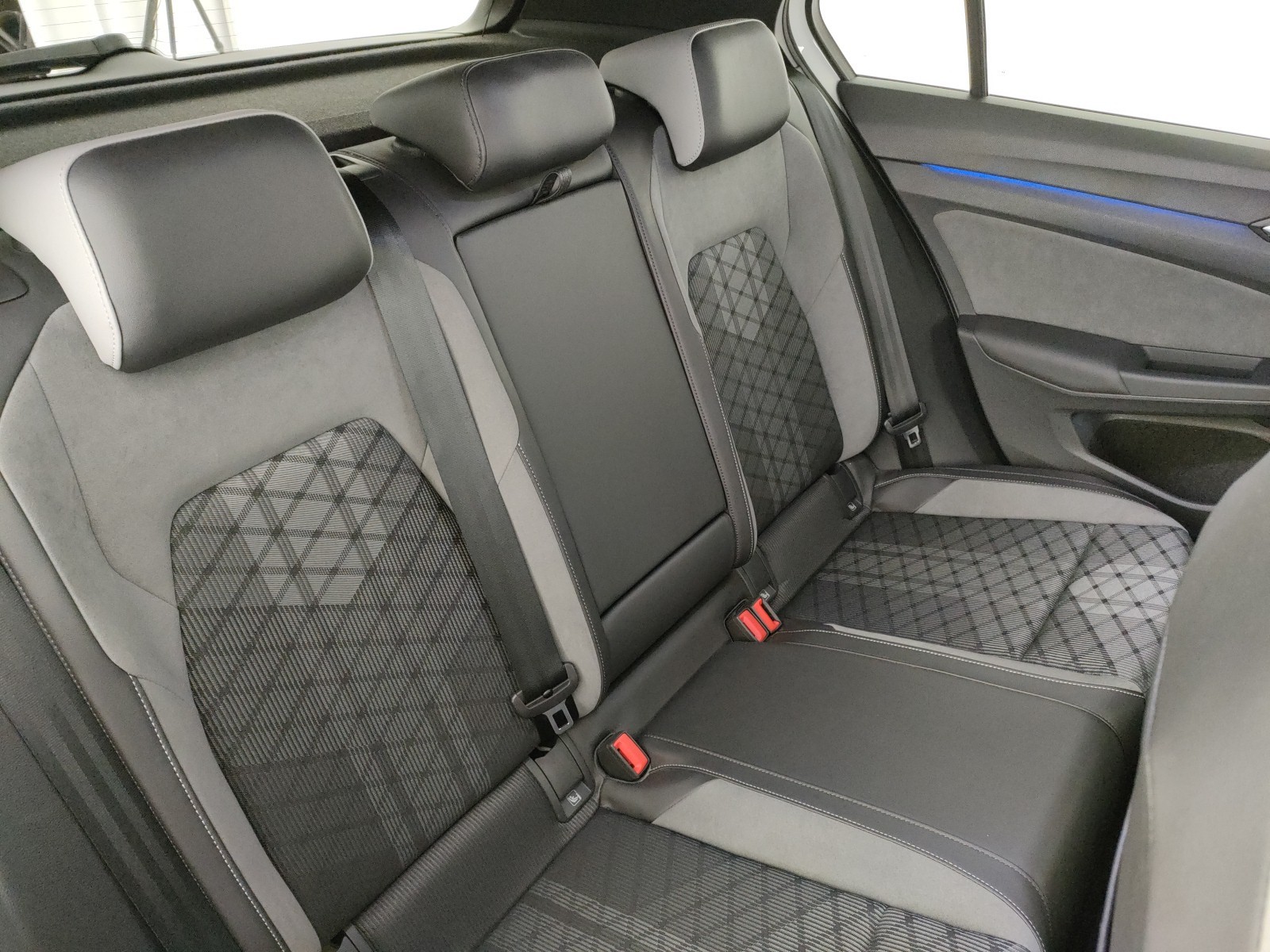 Volkswagen Golf 2.0 tdi r-line 150cv dsg