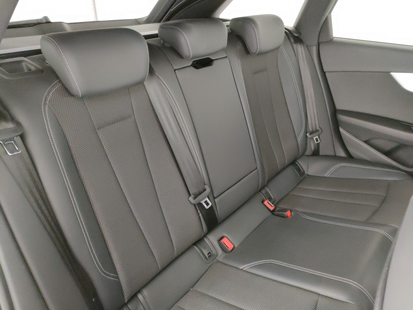 Audi A4 avant 35 2.0 tdi mhev s line edition 163cv s-tronic