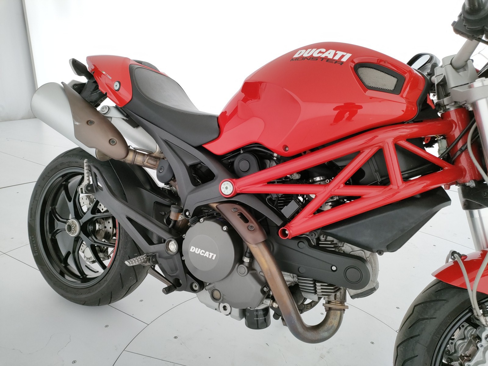 Ducati Monster 796 DUCATI MONSTER 796