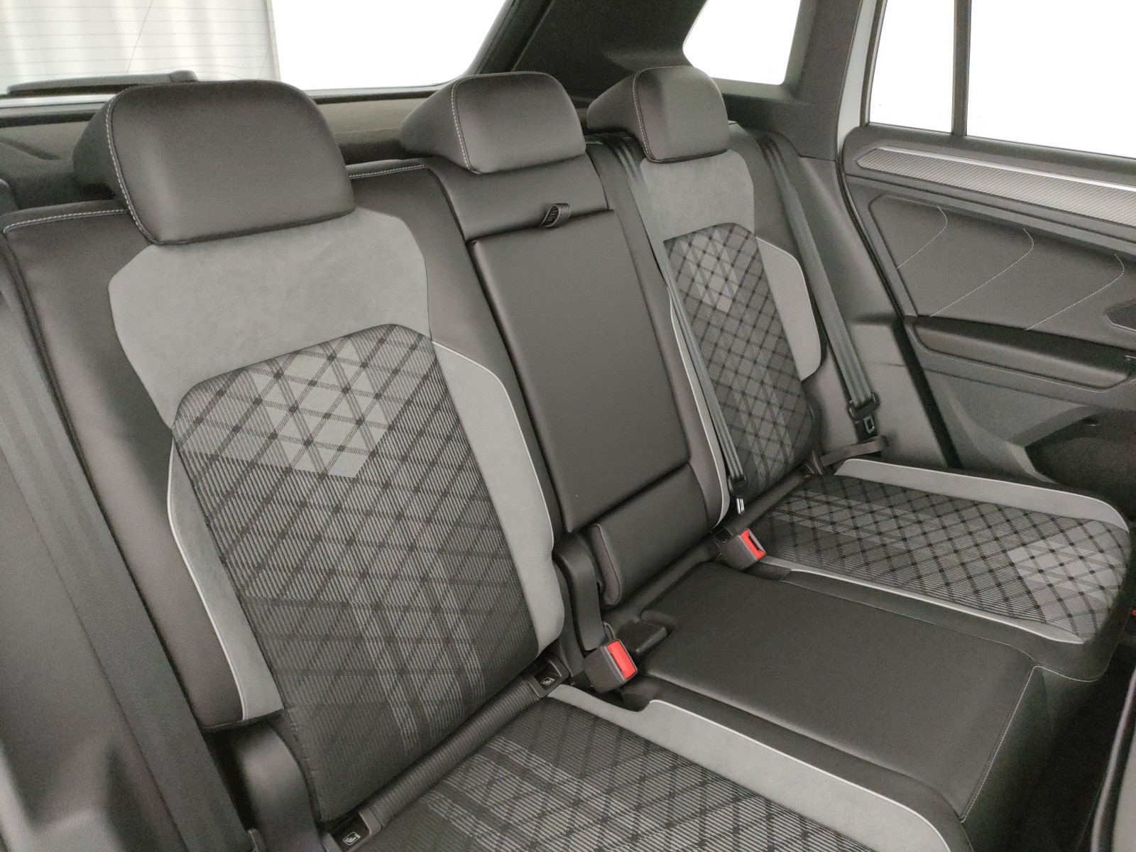 Volkswagen Tiguan 2.0 tdi r-line 150cv dsg