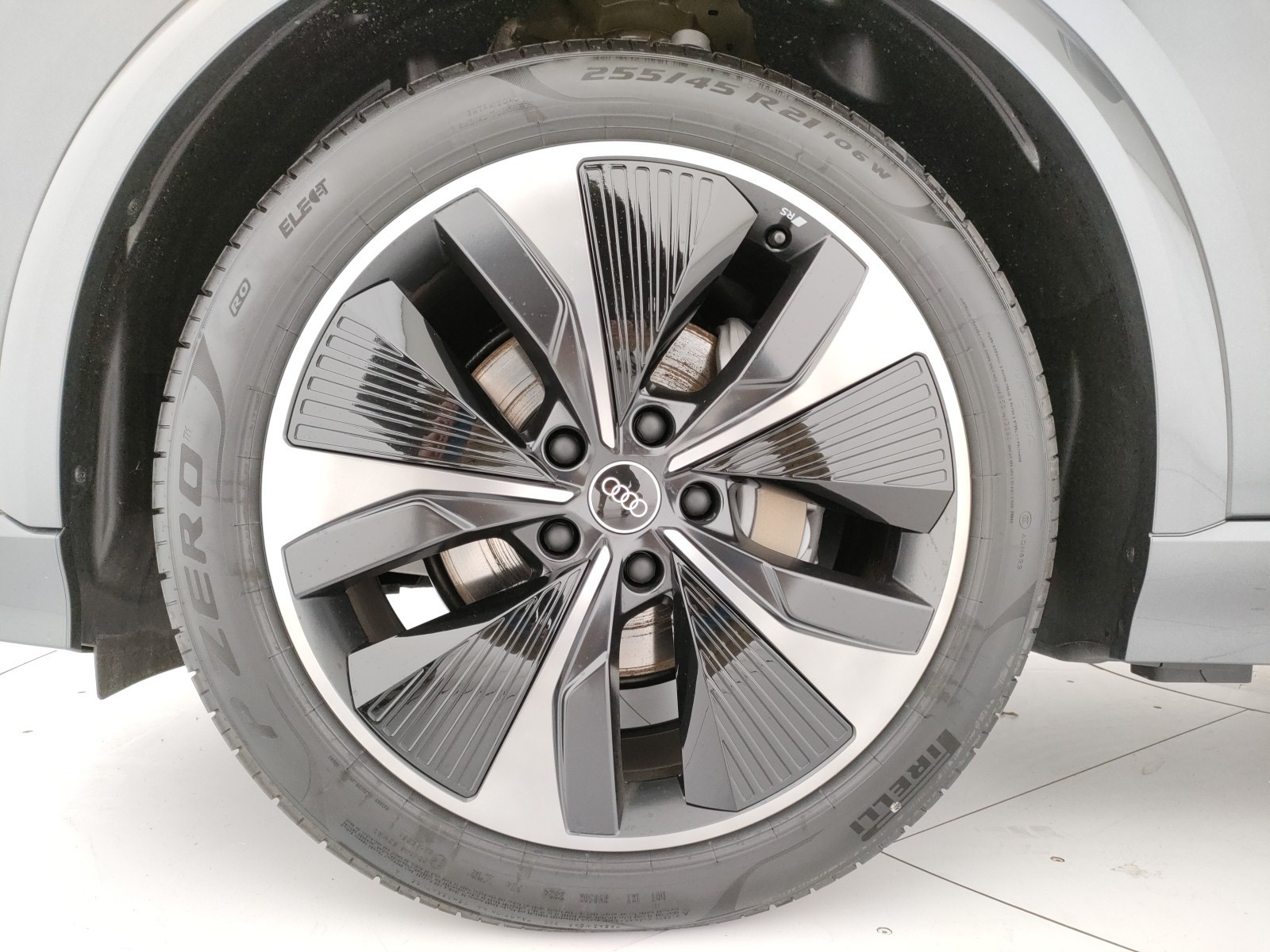 Audi Q6 e-tron performance business 326cv
