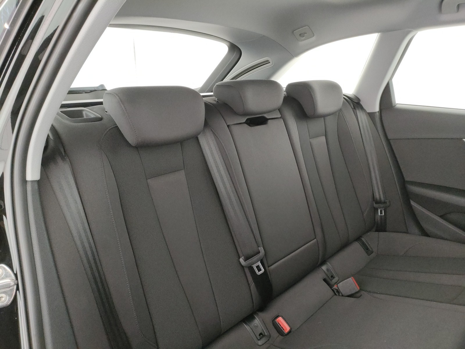 Audi A4 avant 35 2.0 tdi mhev business advanced 163cv s-tronic