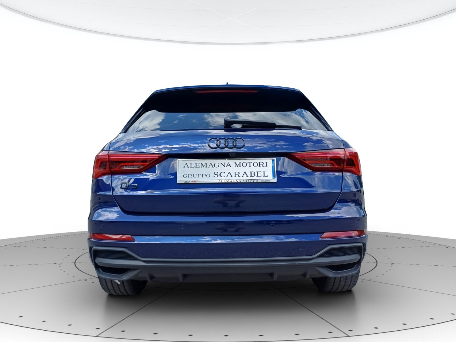 Audi Q3 35 2.0 tdi identity black s-tronic