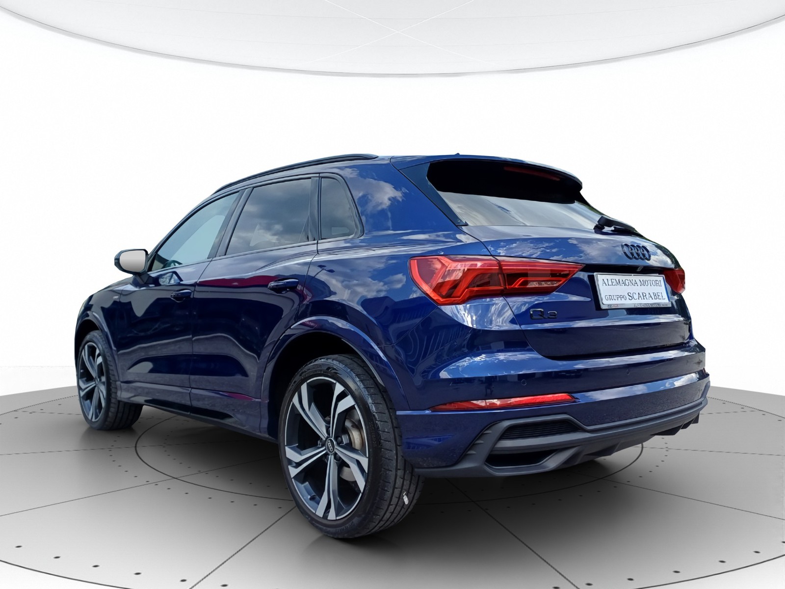 Audi Q3 35 2.0 tdi identity black s-tronic