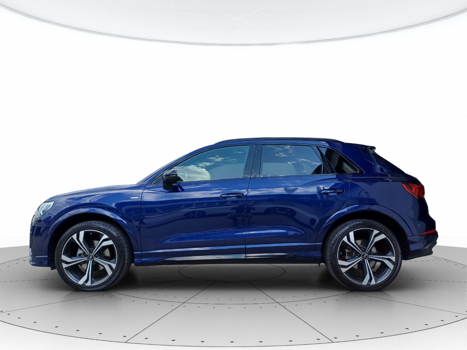 Audi Q3 35 2.0 tdi identity black s-tronic