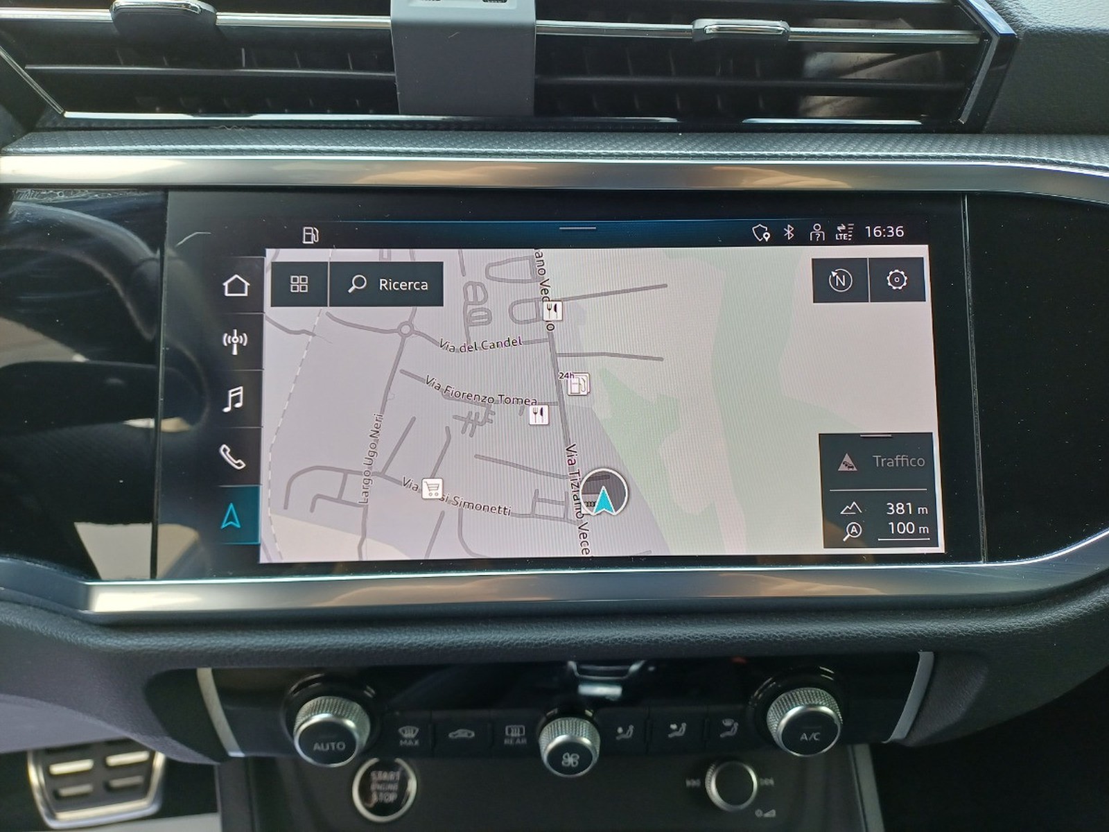 Audi Q3 35 2.0 tdi identity black s-tronic