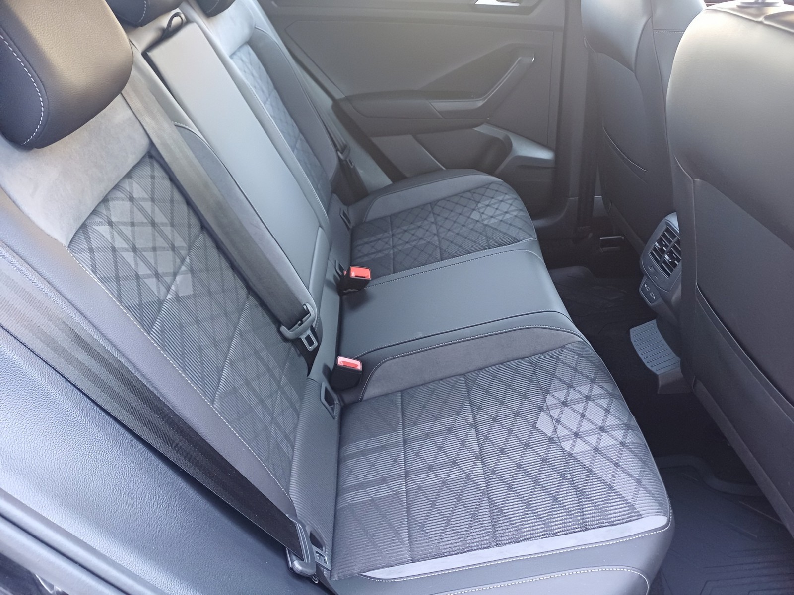 Volkswagen T-Roc 2.0 tdi r-line 115cv