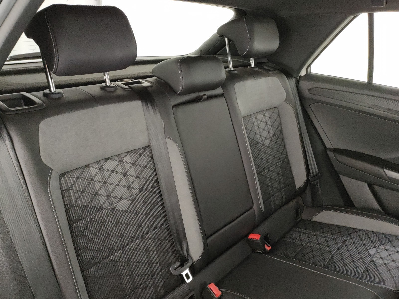 Volkswagen T-Roc 1.0 tsi r-line 110cv