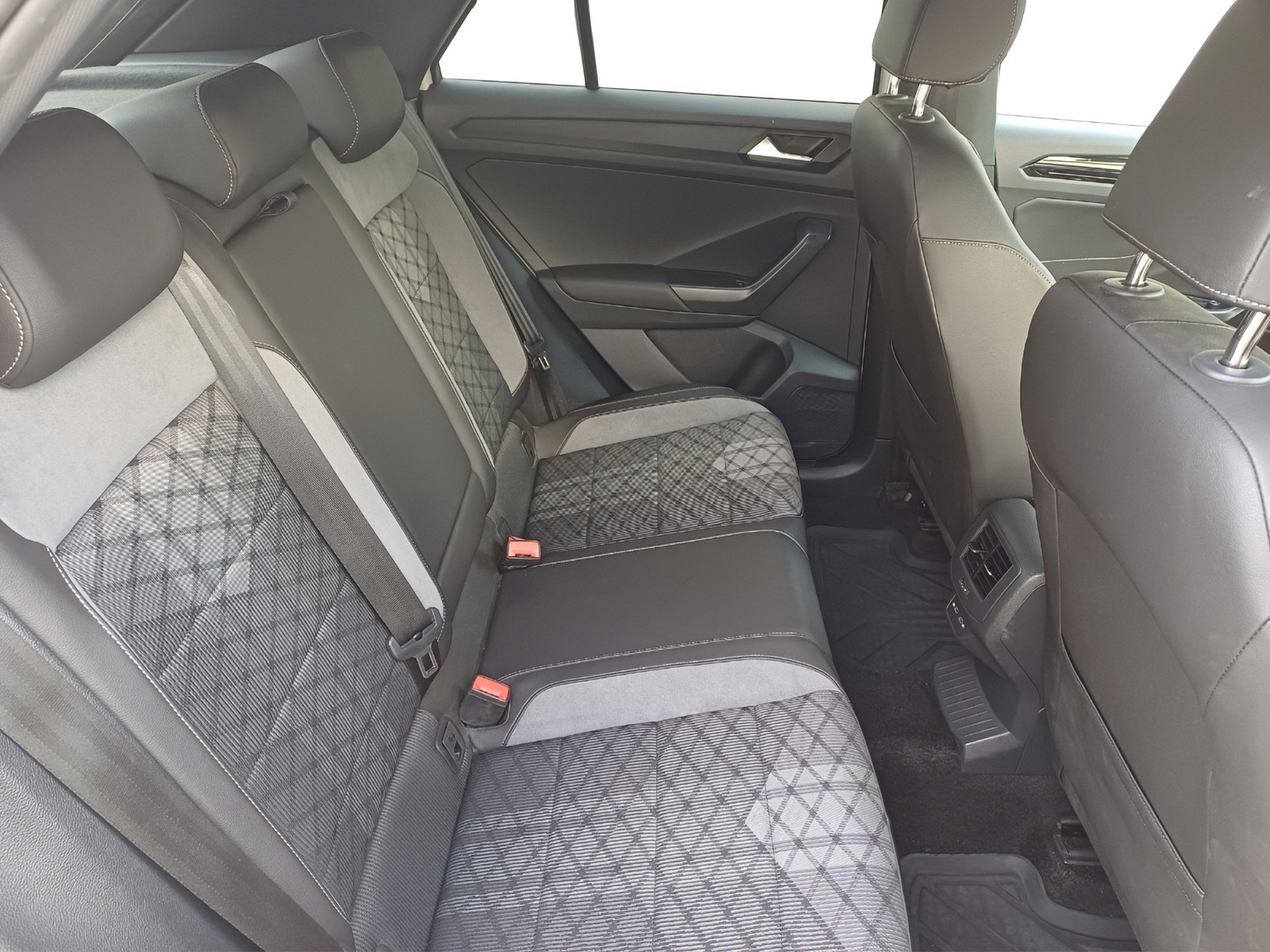 Volkswagen T-Roc 1.0 tsi r-line 110cv