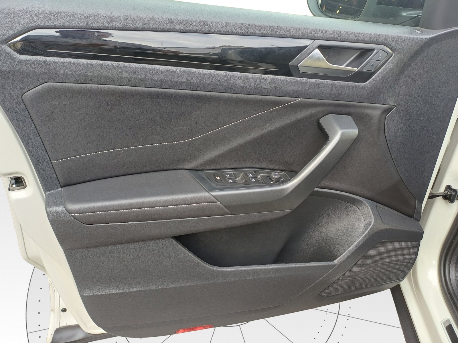 Volkswagen T-Roc 1.0 tsi r-line 110cv