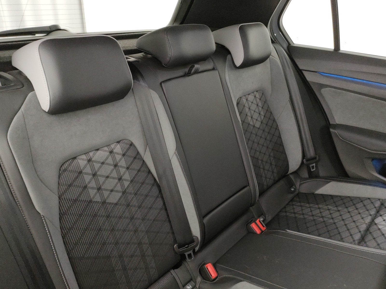 Volkswagen Golf 2.0 tdi r-line 150cv dsg